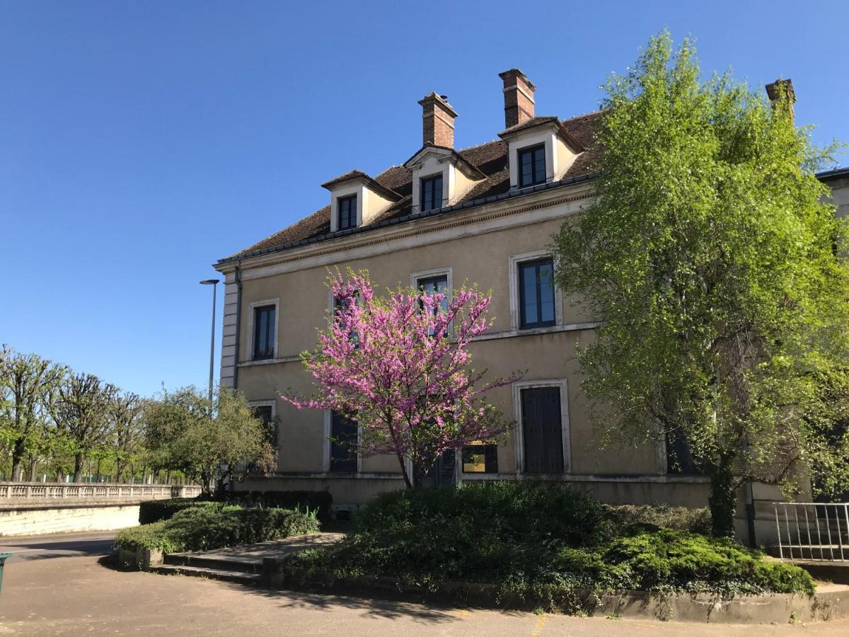 Appartamento Charme Plein Coeur Auxerre - Parking Prive Esterno foto